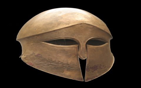 What kinds of ancient greek war helmets were there? Learn about the key types they wore.