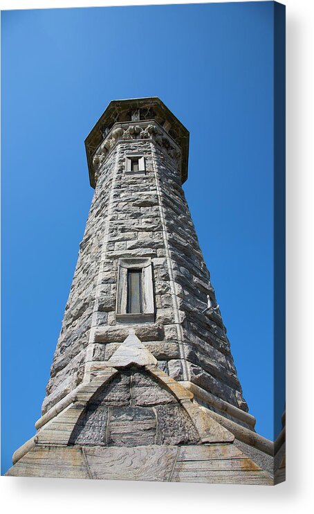 Love the gothic lighthouse design style? Learn about their rich history and spooky architectural details right here!