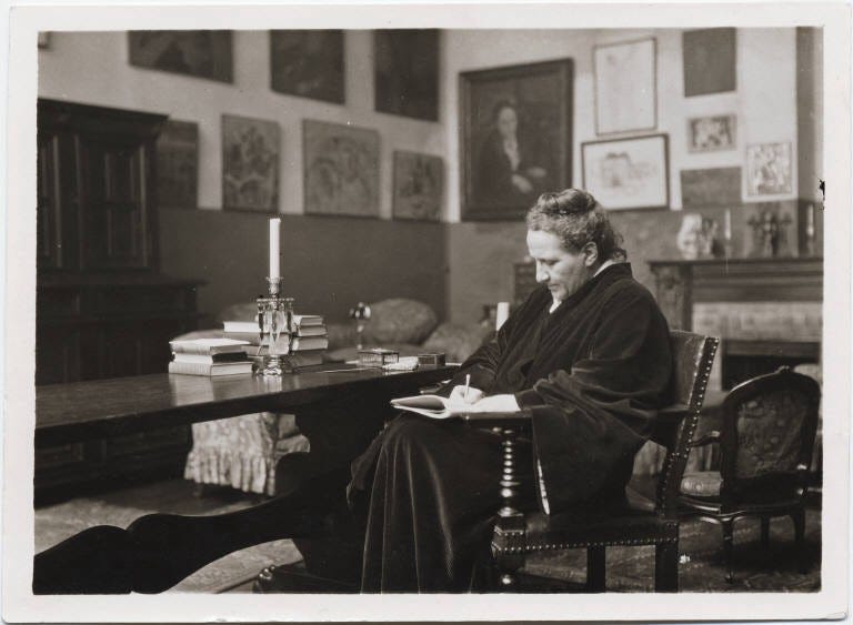 Hemingway vs. Gertrude Stein: Who influenced whom more?