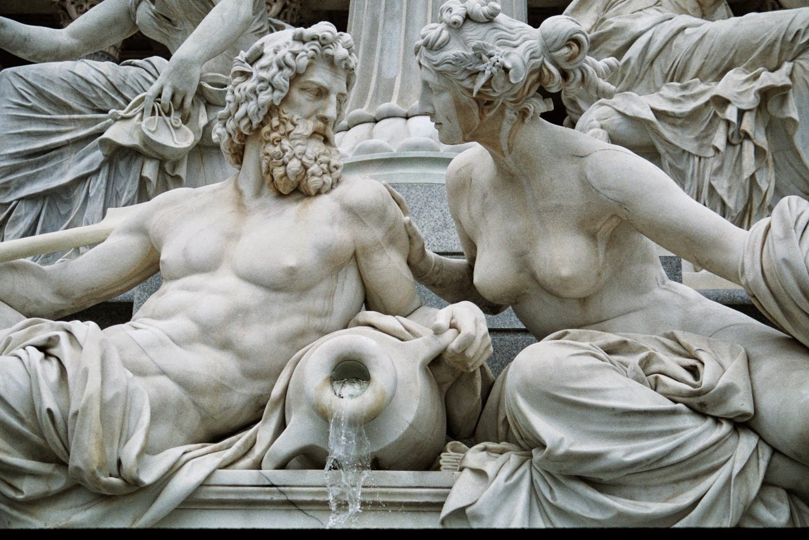 How many wives did Zeus have? Facts about Greek gods love life!