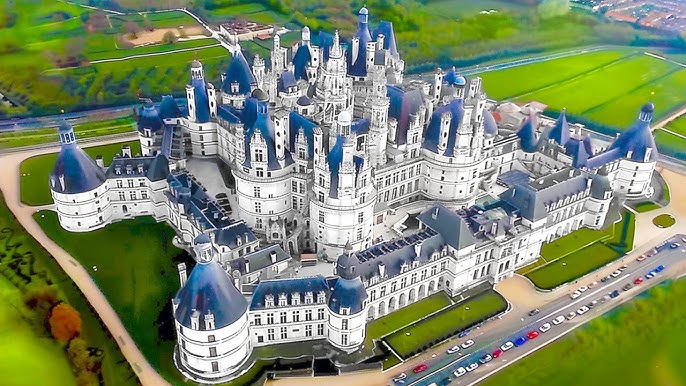 Biggest palace in the world? How to visit it and see its amazing rooms!