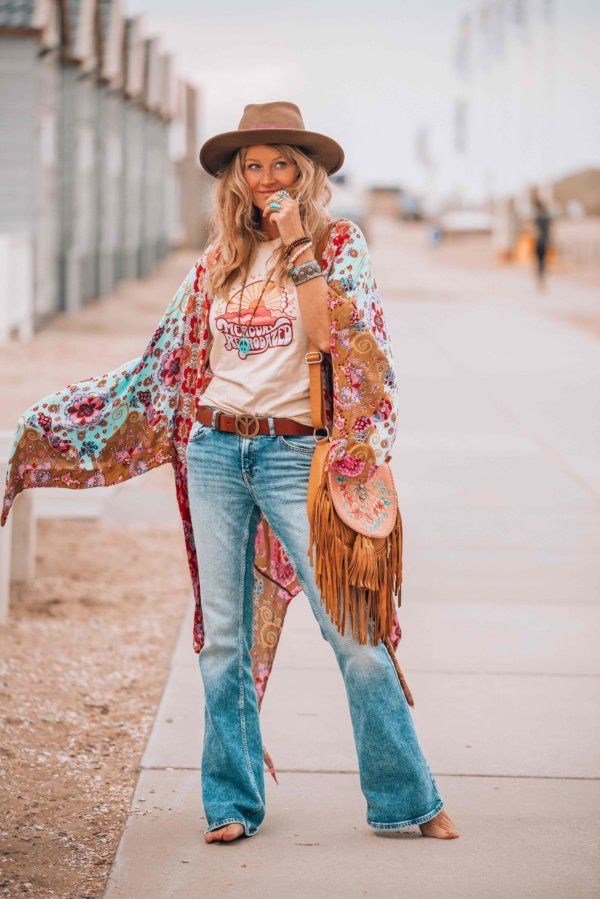 How to dress like a 70s hippie today? Easy fashion tips for retro style success!