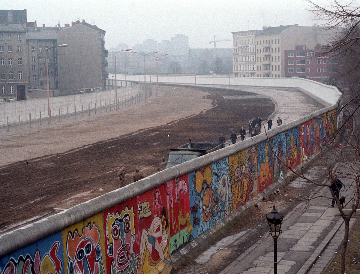 Why Berlin Wall Drawings Matter? Know Key History Facts Now