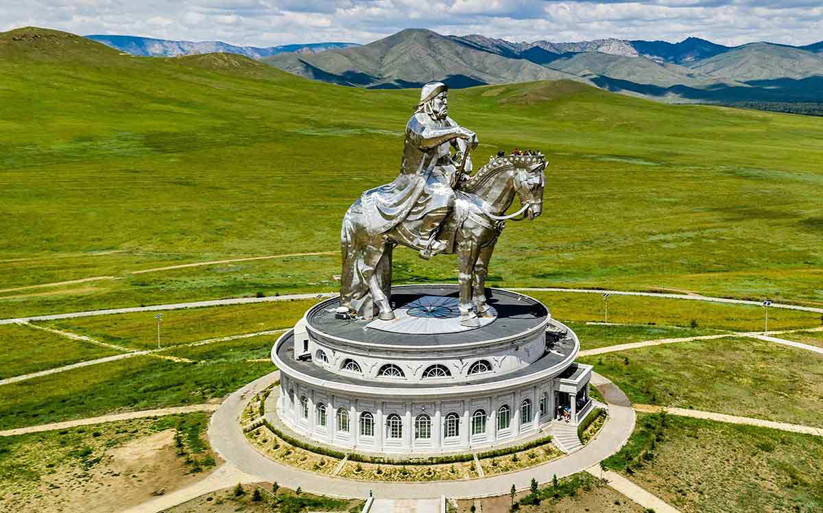 how tall was genghis khan exactly? get the answer here!